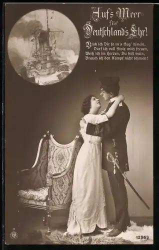 AK Seeoffizier der Kaiserlichen Marine in den Armen seiner Liebsten, Kriegsschiff hohe Fahrt laufend