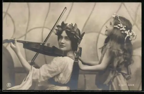 AK Dame mit Blätterkranz und Geige