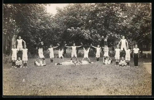 AK Turner posieren als Gruppe