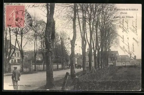 AK La Ferriere-sur-Risle, Avenue des Tilleuls