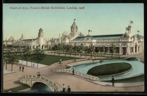 AK London, Court of Arts, Franco-British Exhibition 1908, Ausstellungsgelände, britische Fahnen auf dem Dach, Brücke