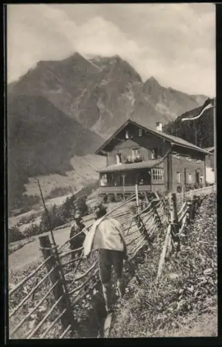 AK Finkenberg /Zillertal, Astegg, Bauern bei der Arbeit mit Bergkulisse