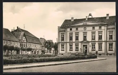 AK Wusterhausen /Dosse, Rathaus mit Strassenpartie