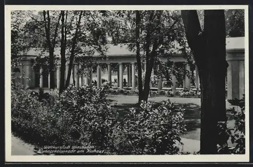 AK Wiesbaden, Brunnenkolonnade am Kurhaus