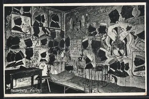 AK Heidelberg, Karzer, Innenansicht mit Wandmalereien und Bett