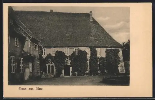 AK Lüne, Historisches Gebäude mit Efeubewuchs