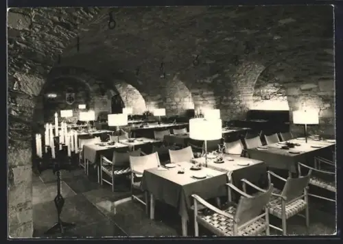 AK Augustusburg /Erzgebirge, HO-Weinkeller Schloss Augustusburg, Innenansicht