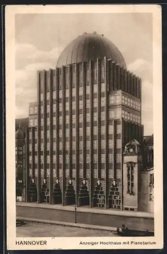 AK Hannover, Anzeiger-Hochhaus mit Planetarium, Strassenansicht