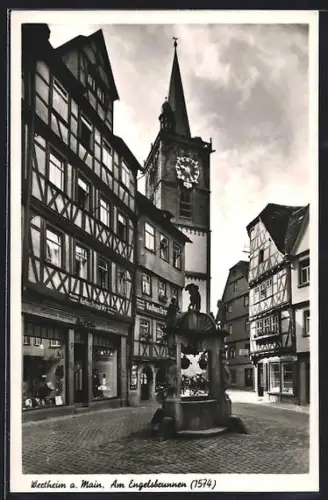 AK Wertheim a. Main, Fachwerkhäuser am Engelsbrunnen, Blick zum Kirchturm