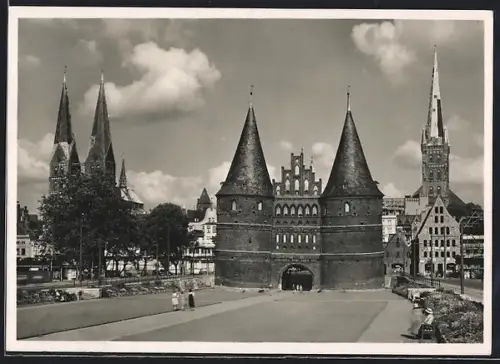 AK Lübeck, Marienkirche, Holstentor, St. Petrikirche