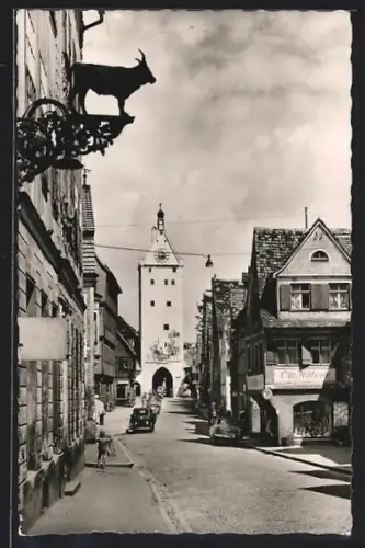 AK Memmingen /Allgäu, Ulmer Tor, Strassenszene