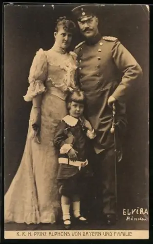 AK Prinz Alphons von Bayern in Uniform und Familie