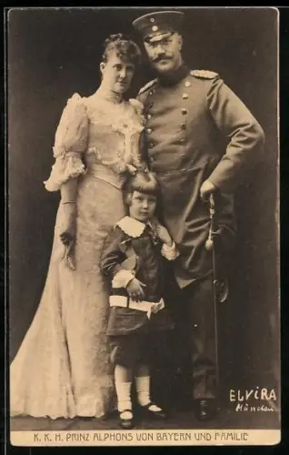 AK Prinz Alphons von Bayern in Uniform und Familie