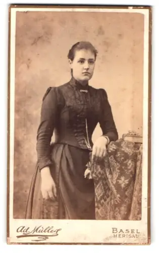 Fotografie Ad. Müller, Basel, St. Clarastrasse 5, Porträt einer jungen Frau