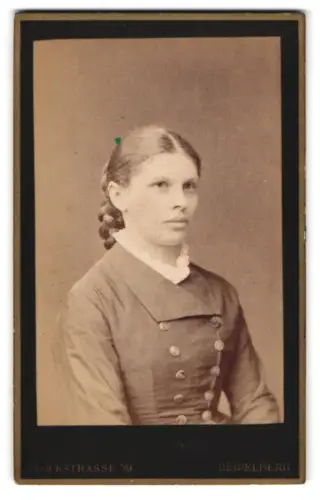 Fotografie Eduard Schultze, Heidelberg, Plöckstrasse 79, Porträt einer jungen Frau