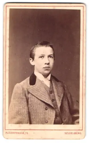 Fotografie Eduard Schultze, Heidelberg, Plöckstrasse 79, Porträt eines jungen Mannes