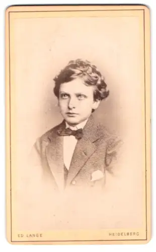 Fotografie Ed. Lange, Heidelberg, Hauptstrasse 87, Porträt eines jungen Mannes