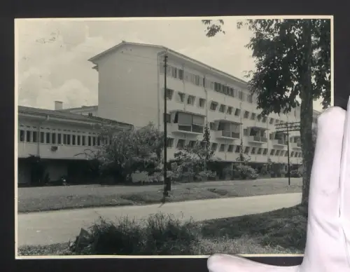 Fotografie unbekannter Fotograf, Ansicht Singapur, Mehrfamilienhaus, Wohnsiedlung
