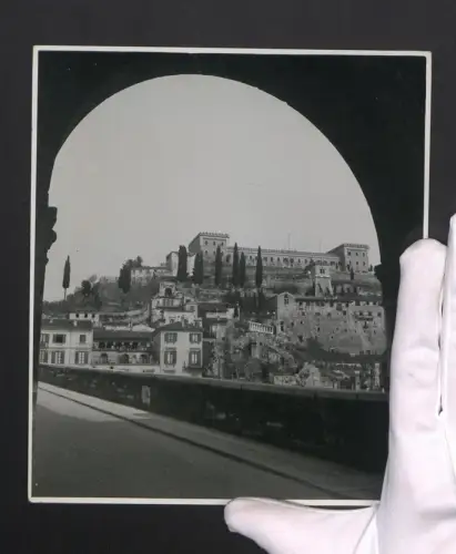 Fotografie Agentur Hecht, Berlin, Ansicht Verona, Blick nach dem Palasthügel von der Etschbrücke aus gesehen