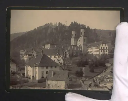 Fotografie unbekannter Fotograf, Ansicht Frauenalb, Teilansicht mit der Klosterruine Frauenalb
