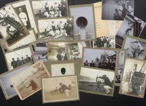 34 Fotografien Ansicht Kamerun, Deutsche Kolonie, Grosswildjäger mit erlegten Krokodilen an Bord, P.D. Henny Woermann