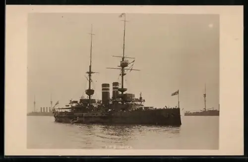 Foto-AK Britisches Schlachtschiff H.M.S. Queen, Kriegsschiff