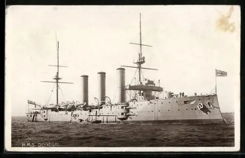 AK Kriegsschiff H.M.S. Donegal vor Anker liegend mit Barkasse