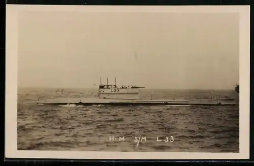 AK Britisches U-Boot der L-Klasse L-33 im aufgetauchten Zustand