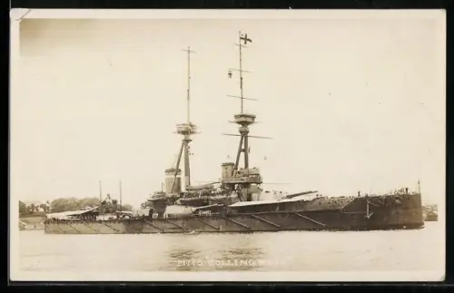 AK Kriegsschiff HMS Collingwood mit Vizeadmiralsflagge am Fockmast