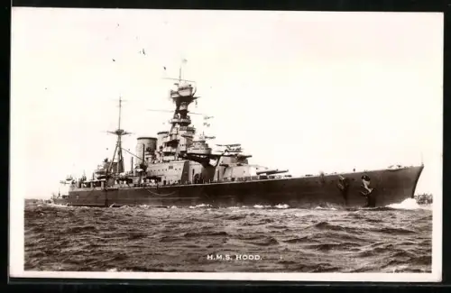 AK Kriegsschiff H.M.S. Hood mit Aufklärungsflugzeug auf Geschützturm B, Kriegsschiff