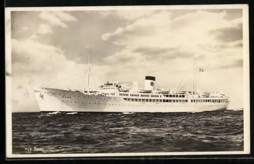 AK Passagierschiff Saga vom Swedish Lloyd auf hoher See