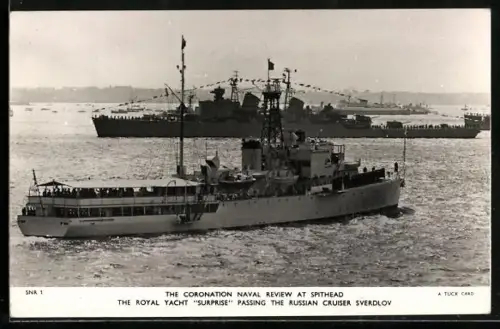 AK Spithead, Britische Königliche Yacht Surprise fährt am sowjetischen Kreuzer Sverdlov vorbei, Kriegsschiff