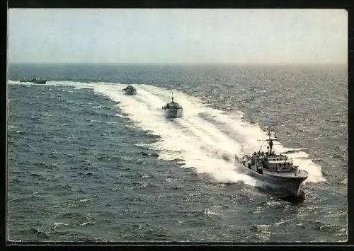 AK Bundesmarine, Schnellboote vom Typ Jaguar bei Fahrt in Kiellinie