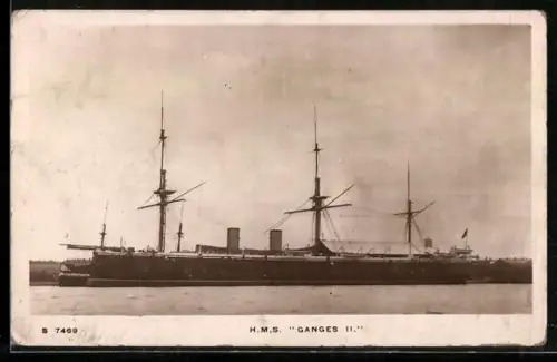 AK Kriegsschiff HMS Ganges II im Hafen liegend