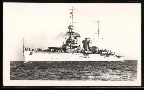 AK Kriegsschiff HMS Hawkins auf See