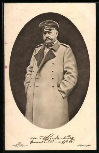 AK Generalfeldmarschall Paul von Hindenburg im Soldatenmantel