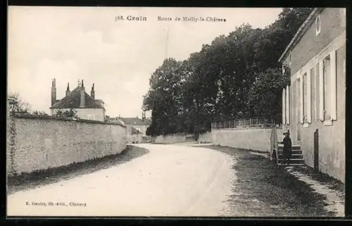 AK Crain, Route de Mailly-le-Château avec bâtiments et arbres le long du chemin