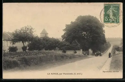 AK La Ronce, Ortspartie mit Strassenblick