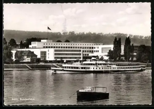 AK Bonn, Bundeshaus mit Dampfer