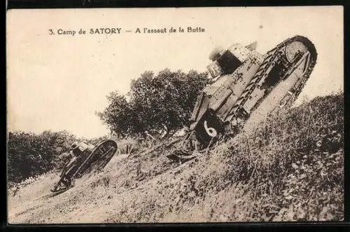 AK Zwei Panzer auf einem Hügel