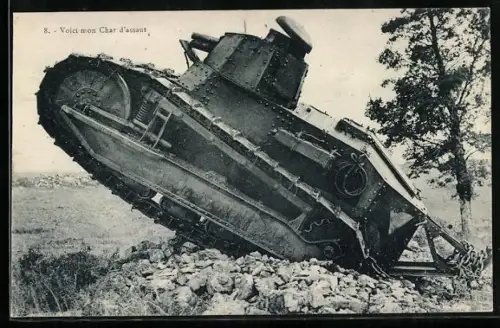 AK Französischer Panzer beim überwinden eines Hindernisses