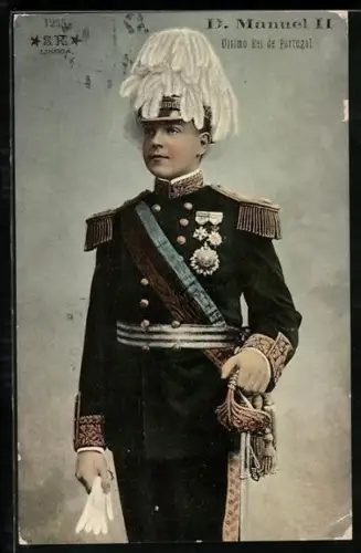 AK König D. Manoel II. von Portugal in Uniform mit Hut und Orden