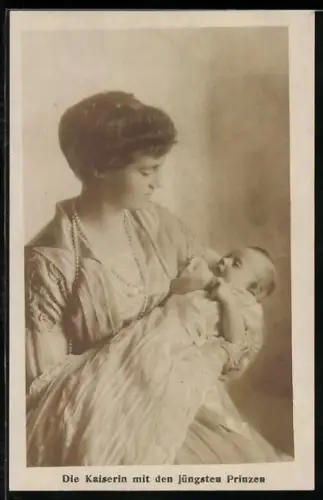 AK Kaiserin Zita von Österreich, Portrait mit dem jüngsten Prinzen