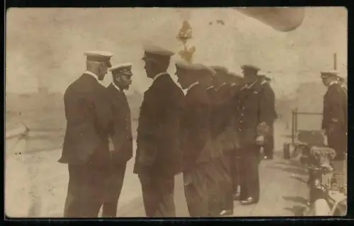 Foto-AK King George V, Royal Visit, Reception on board of a ship
