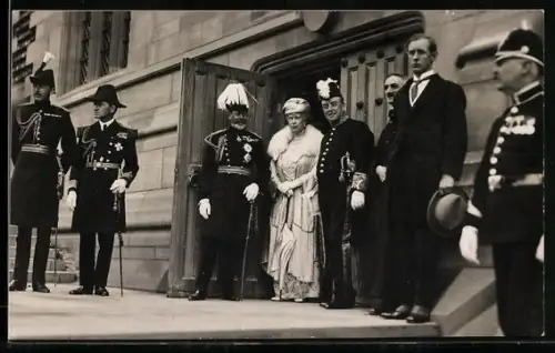 AK Liverpool, Consecration of the Cathedral 1924, King Geog V. and Queen Mary in front of the Cathedral