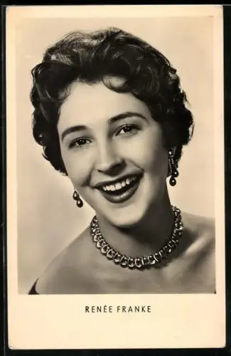AK Schauspielerin Renee Franke mit Halskette