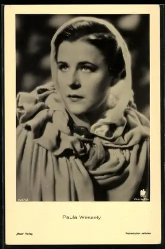 AK Schauspielerin Paula Wessely mit Kapuze porträtiert