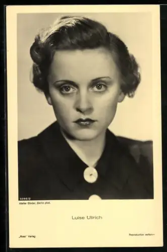AK Schauspielerin Luise Ullrich mit schwarzer Bluse und geschminkten Lippen