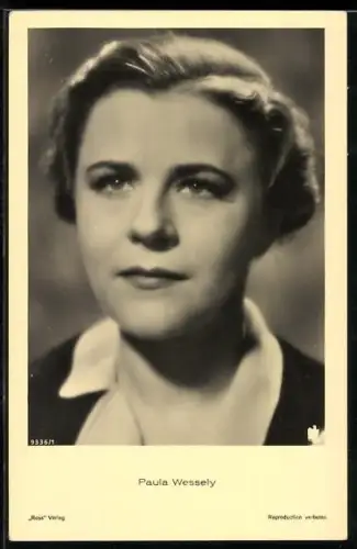 AK Schauspielerin Paula Wessely nach oben blickend
