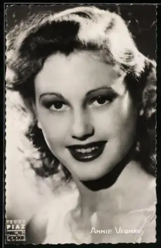 AK Schauspielerin Annie Vernay mit zauberhaftem Lächeln